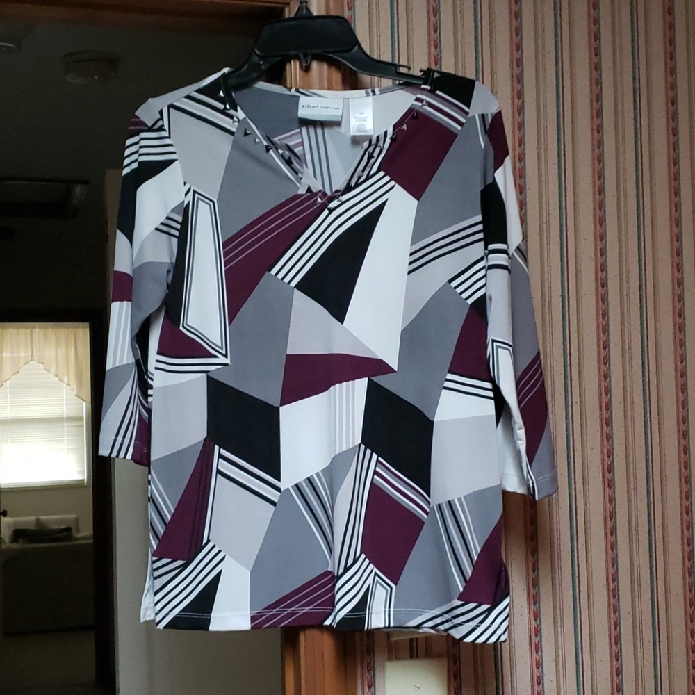 V shape neck, geometric style tee.